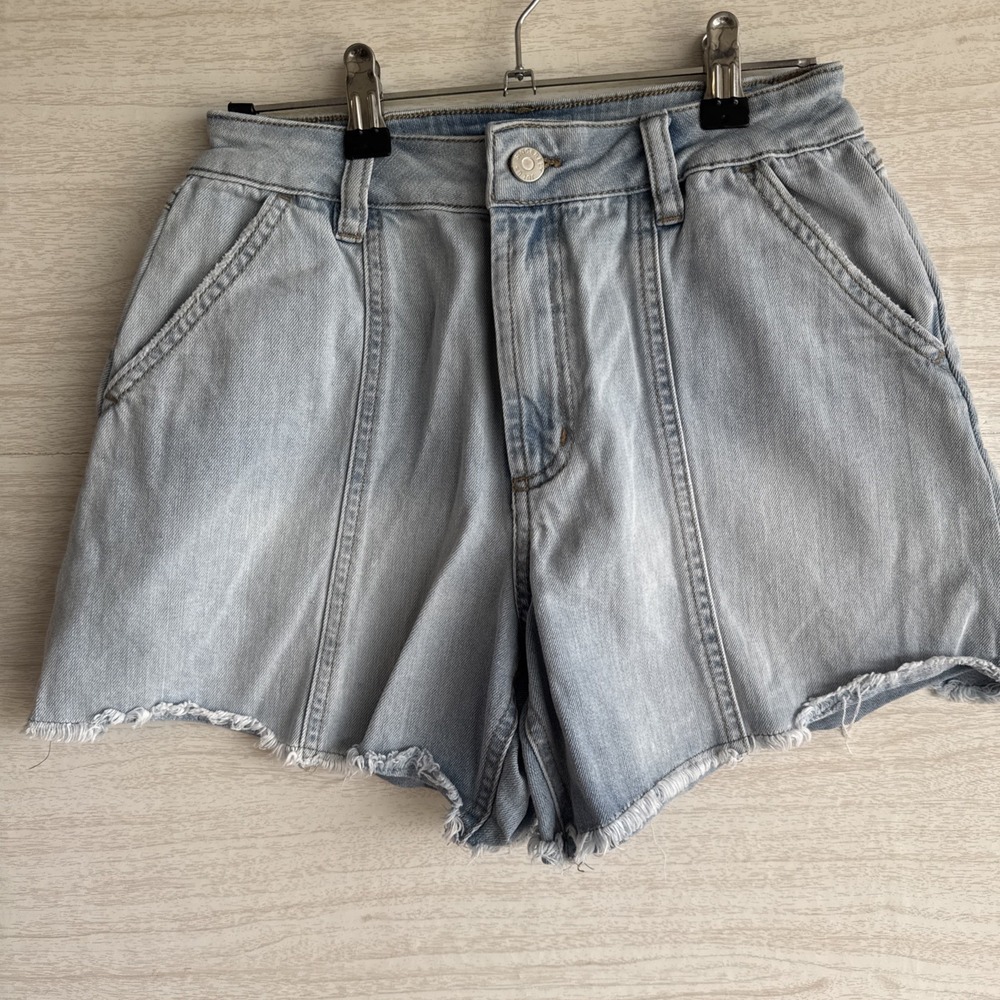 Sincerely Jules Light Wash denim shorts Sz 3/26